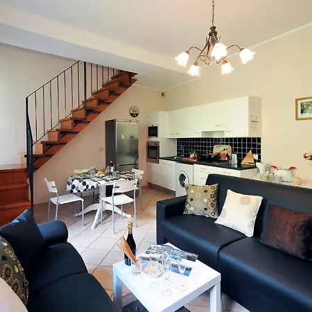 Sleeps 4 Pool Carlazzo